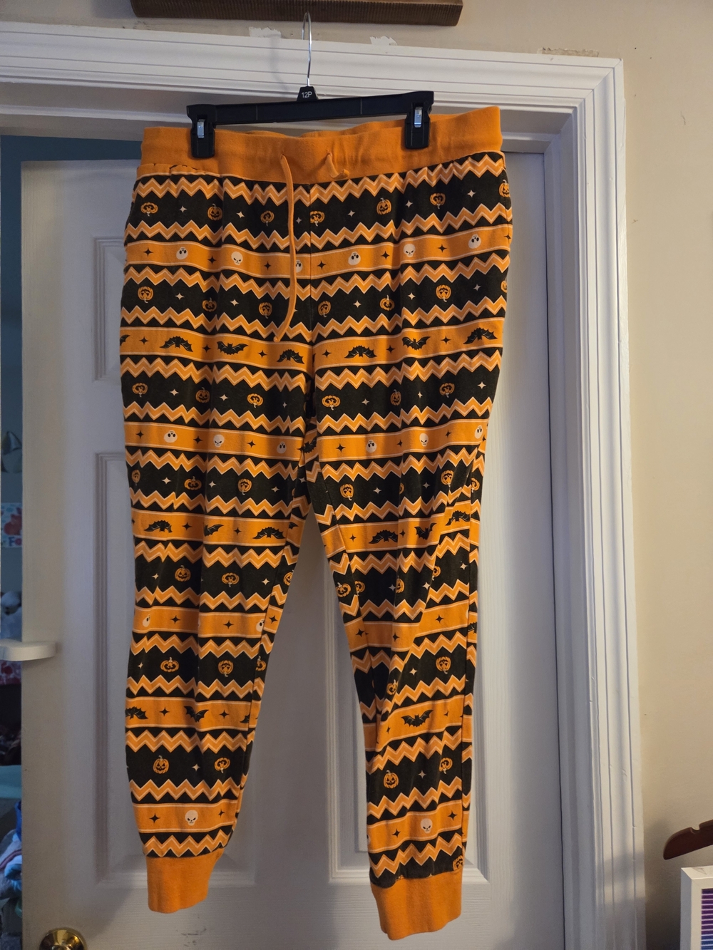 Tagless orange & black jack-o'-lantern & bat Halloween PJ pants m/l - Picture 4 of 7